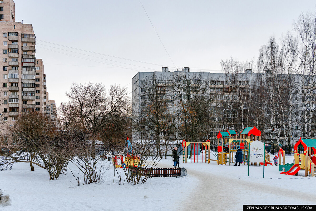 Каким был район рядом со станцией метро 