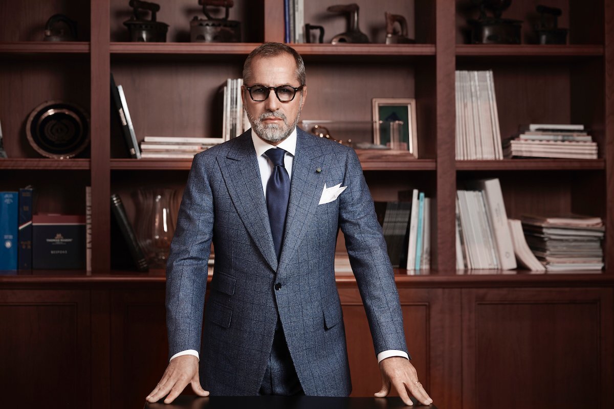 Один из самых элегантных людей планеты - владелец ателье и портной из Рима  Гаэтано Алоизио. Почти всегда в безупречной белой рубашке.