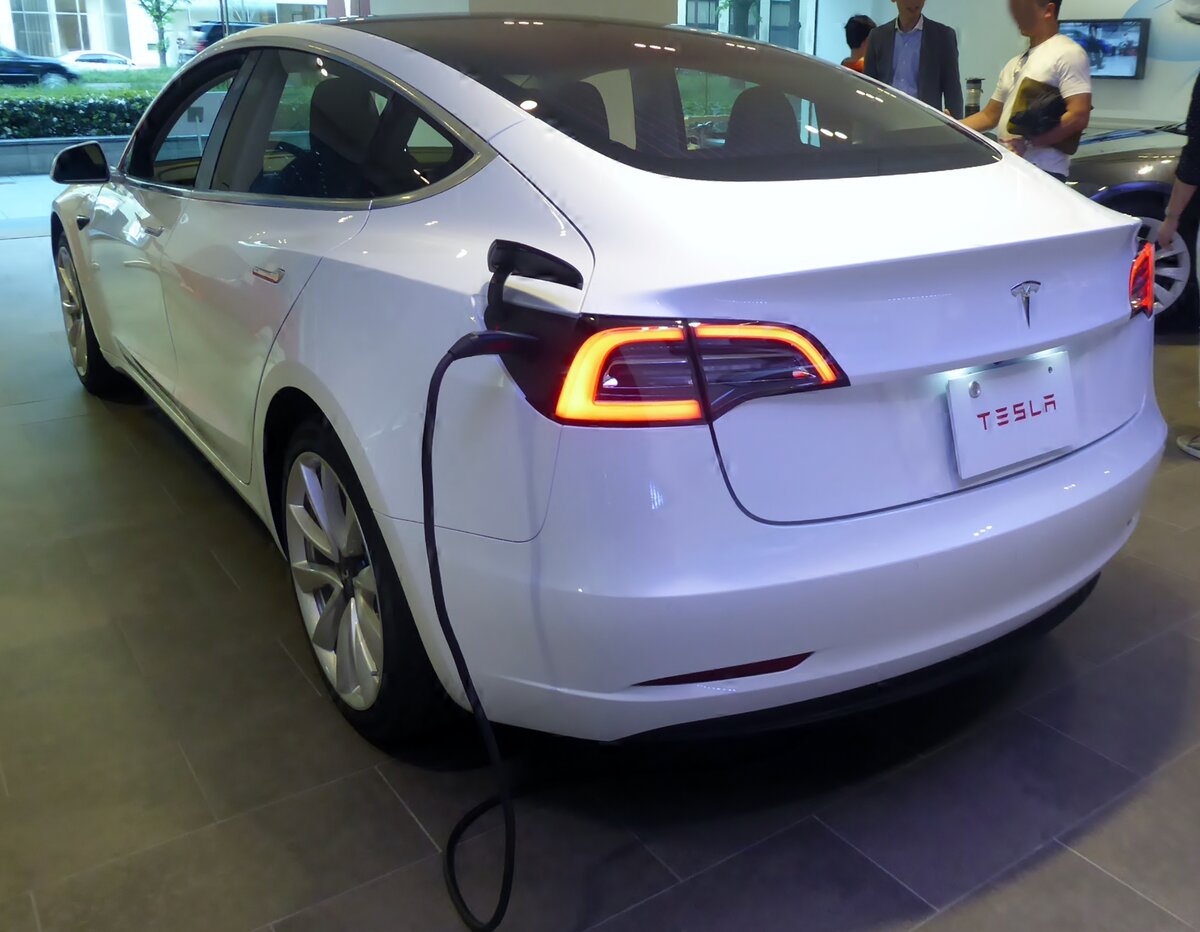 Зарядка теслы Wikimedia commons, лицензия Creative Commons Attribution 2.0 Generic изменений нет