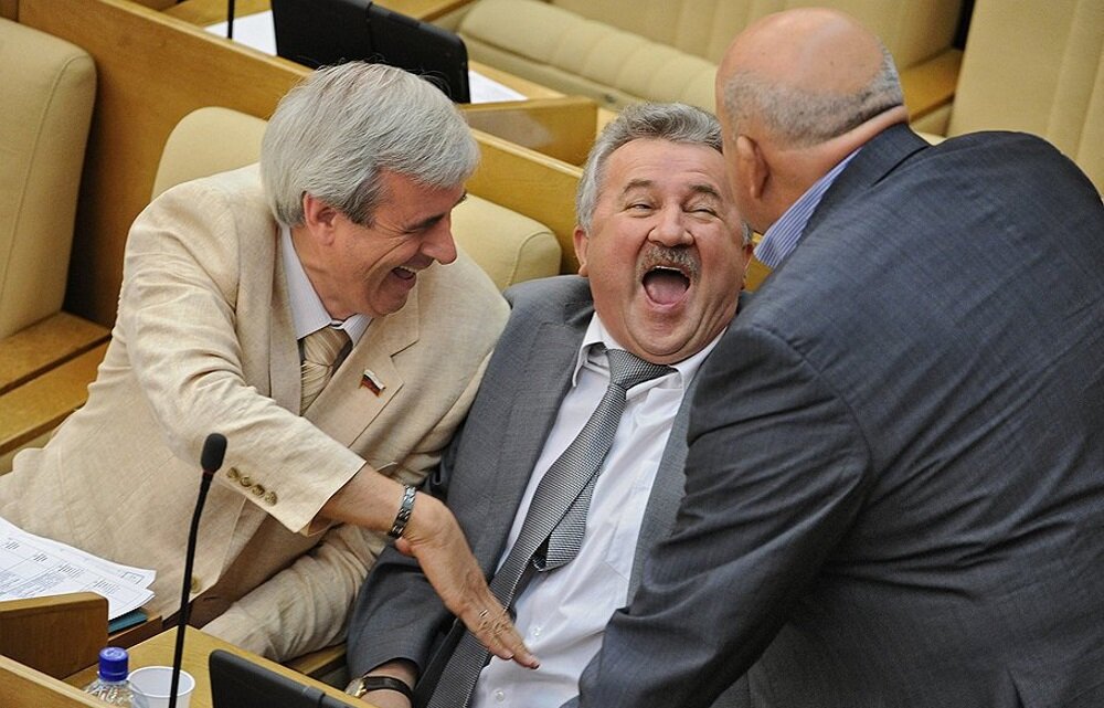 Кормильцы наши, денно  и нощно думающие о народе, не бережёте вы себя. Фото из свободного доступа