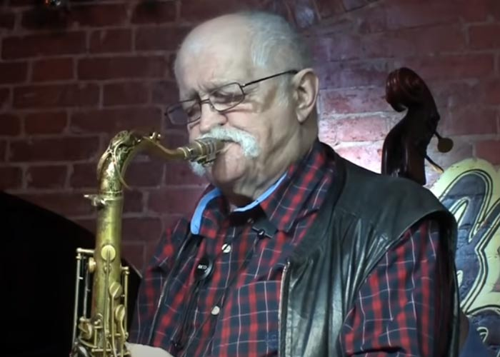 Алексей Николаевич Зубов - автор аранжировки песни В.Высоцкого "Пожары". Советский и американский тенор- и сопрано-саксофонист с более чем полувековой карьерой, легенда советского джаза, киноактёр. Автор музыки к кинофильмам.