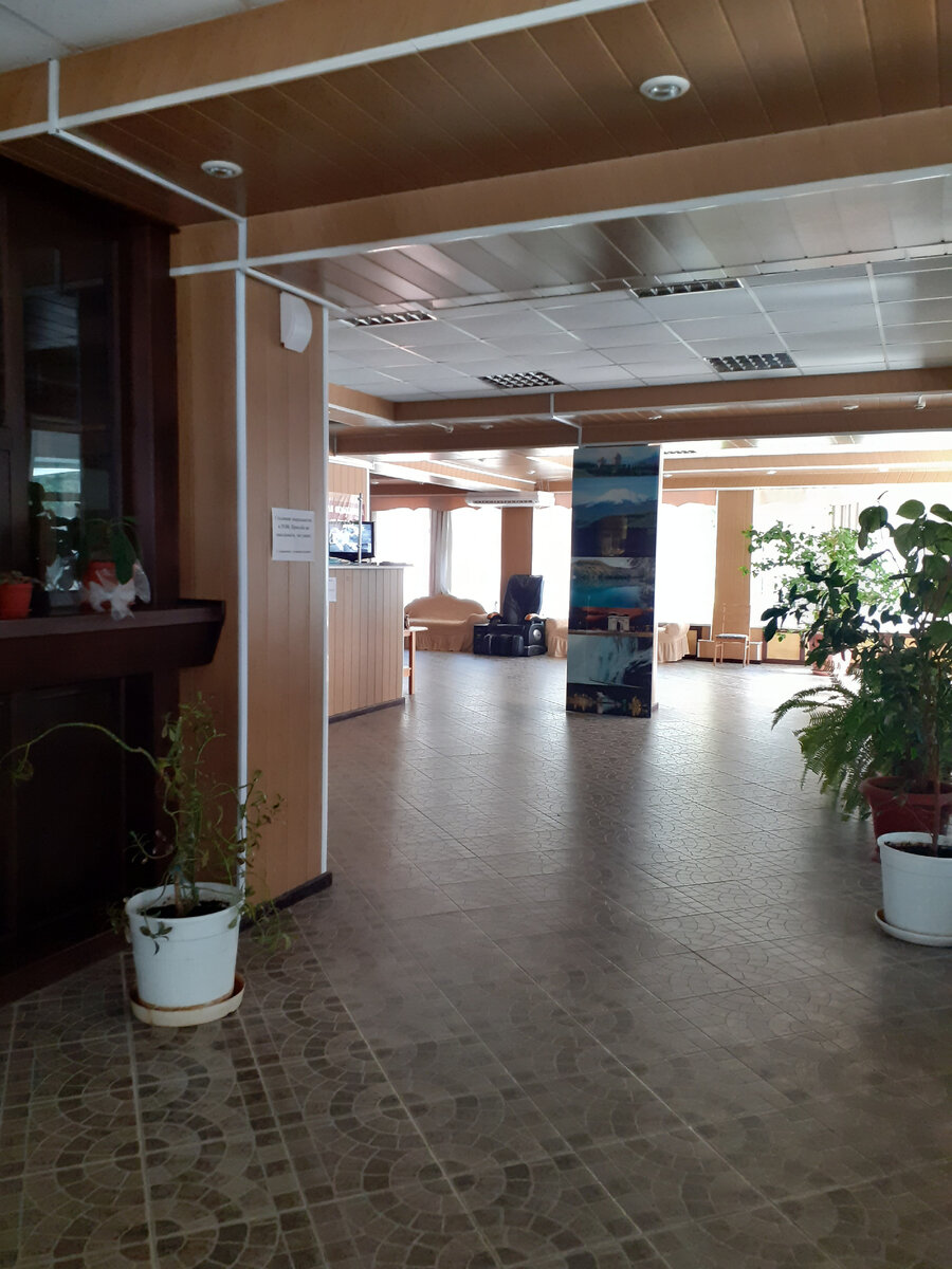 Вестибюль в корпусе санатория.