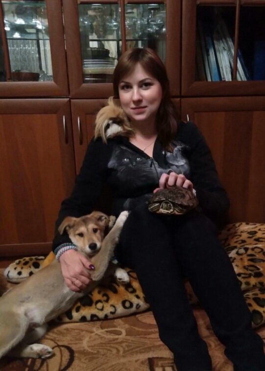 Наш зоопарк год назад. Когда деревья были большими, щенок - маленьким, а кошка еще не родилась, у нас уже жили собака, черепаха и морской свин.