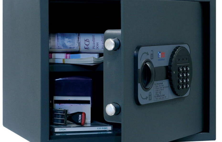 Сейф с кодовым замком