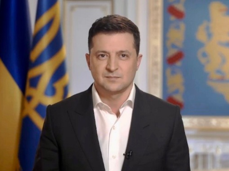 Местные СМИ продолжают ставить фото своего великого руководителя без сегодняшней небритости.