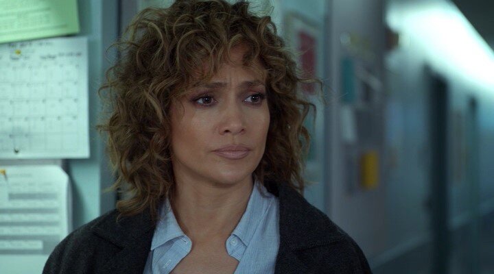 Кадр из сериала "Оттенки синего" (2016-2018). Детектив Харли Сантос (Дженнифер Лопес).