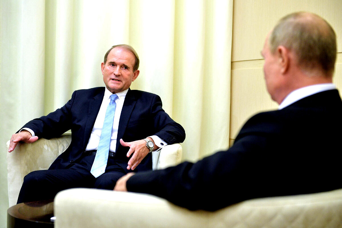 Я же Ваш кум!!! Не меняйте меня на всякую шушеру.