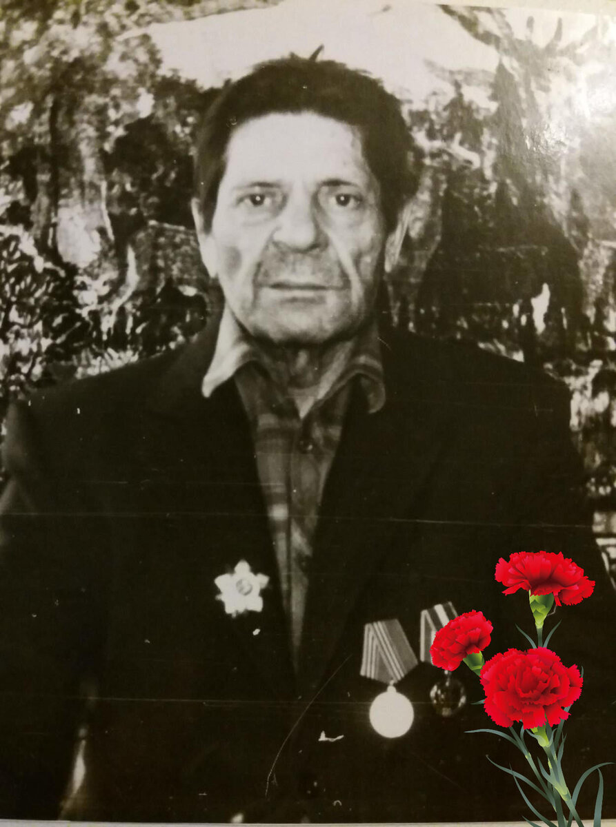 Помню когда фотографировали деда. Он был очень застенчив, и не хотел фотографироваться. 1990 год. Через год деда не стало. Фото сделано старшим братом папы д. Володей, ныне покойным. 
