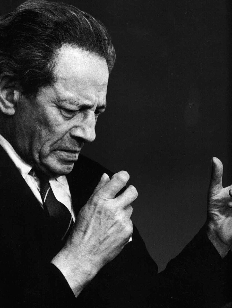 Вольф Мессинг на одном из своих концертов.