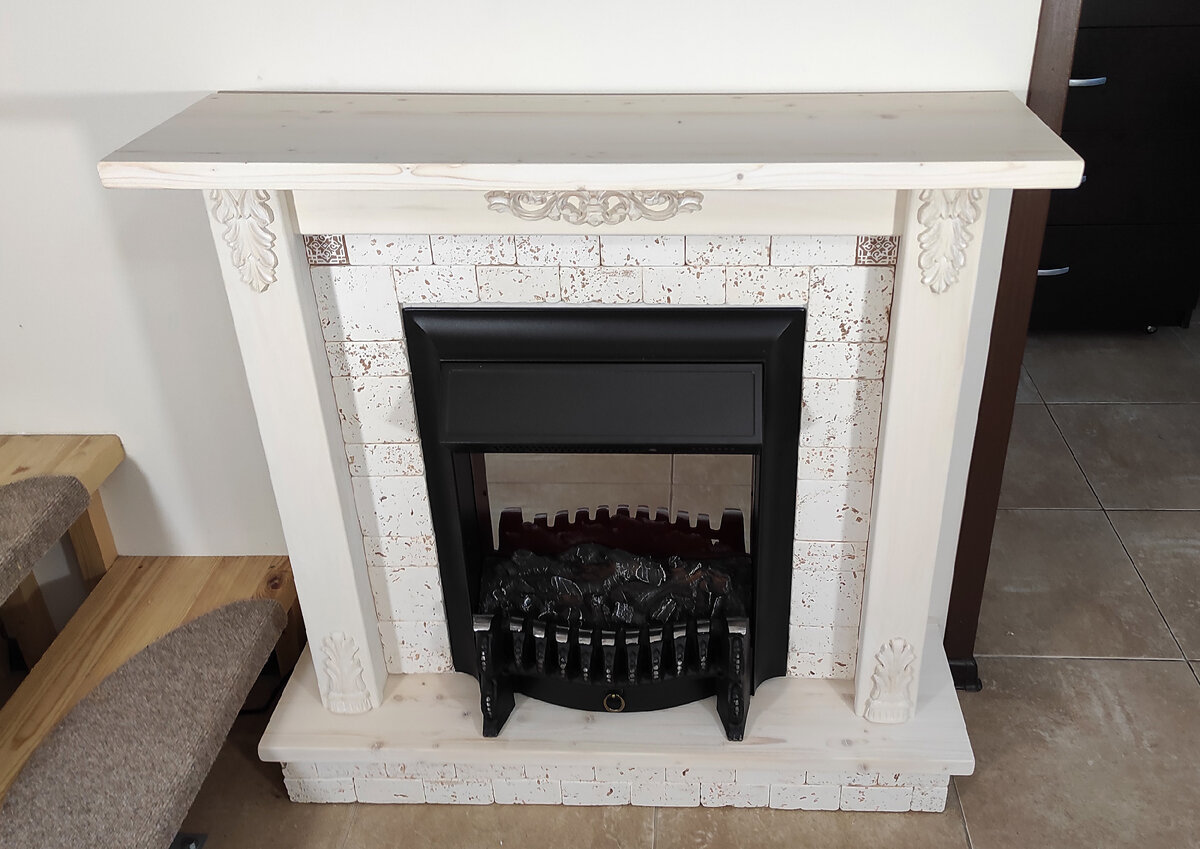 Каминокомплект Wood-lab: портал "Белый с декором" и электроочагом