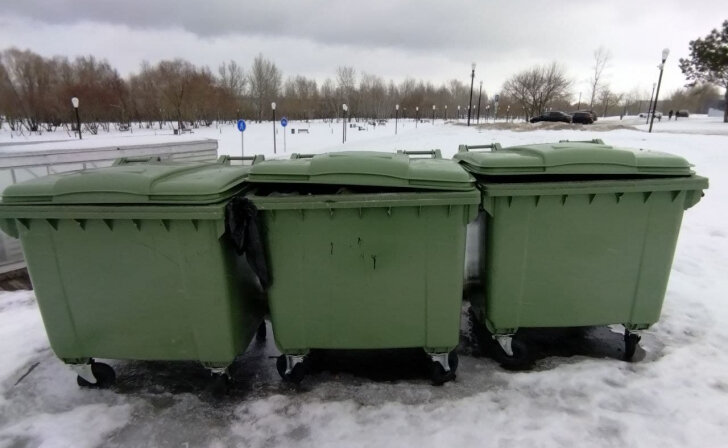    В Курской области прокуратура добивается, чтобы на сельском кладбище убрали мусор