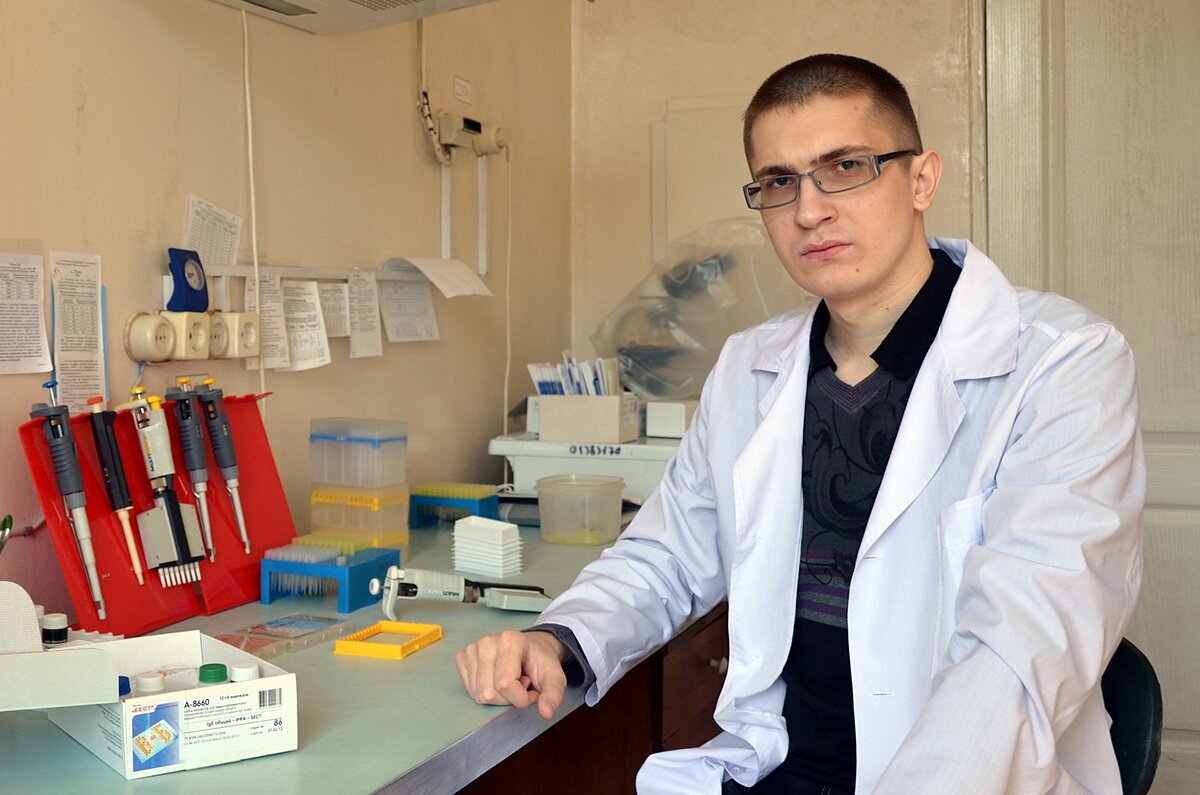 Заведующий лабораторией молекулярных и трансляционных исследований, кандидат медицинских наук Денис Наумов