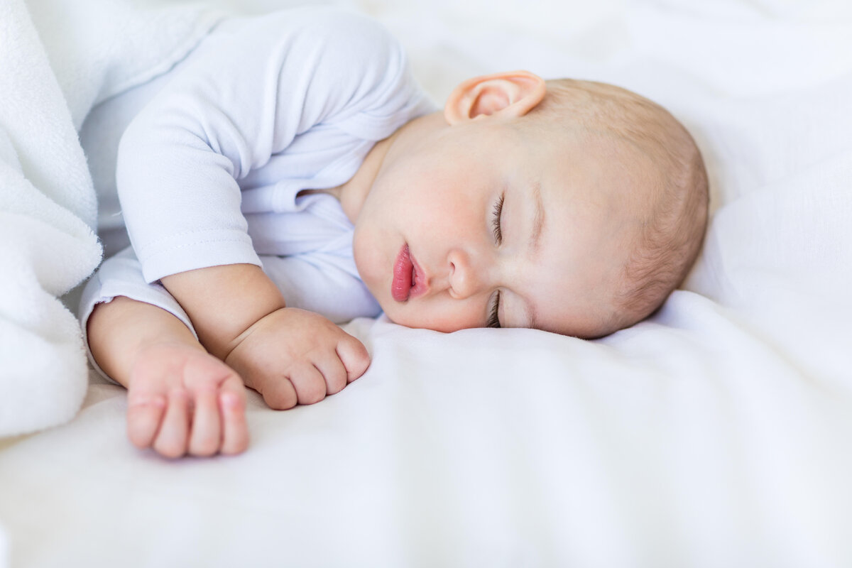 Is It Ok For Infants To Sleep On Their Side
