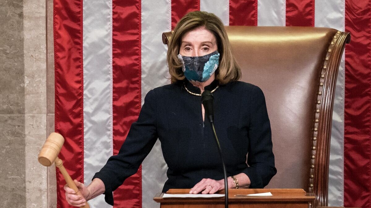    Спикер Палаты представителей конгресса США Нэнси Пелоси на окончательном голосовании по импичменту президента Дональда Трампа© AP Photo / J. Scott Applewhite