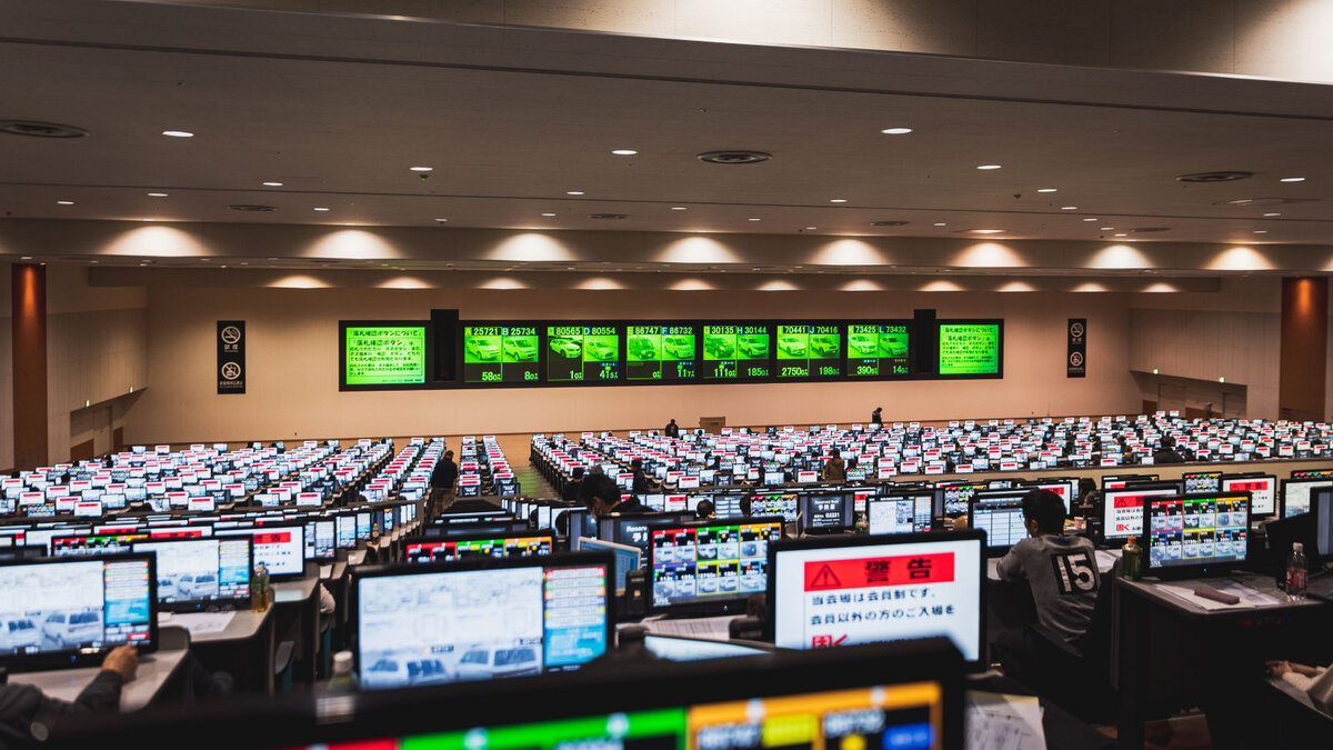 Торговый зал аукциона