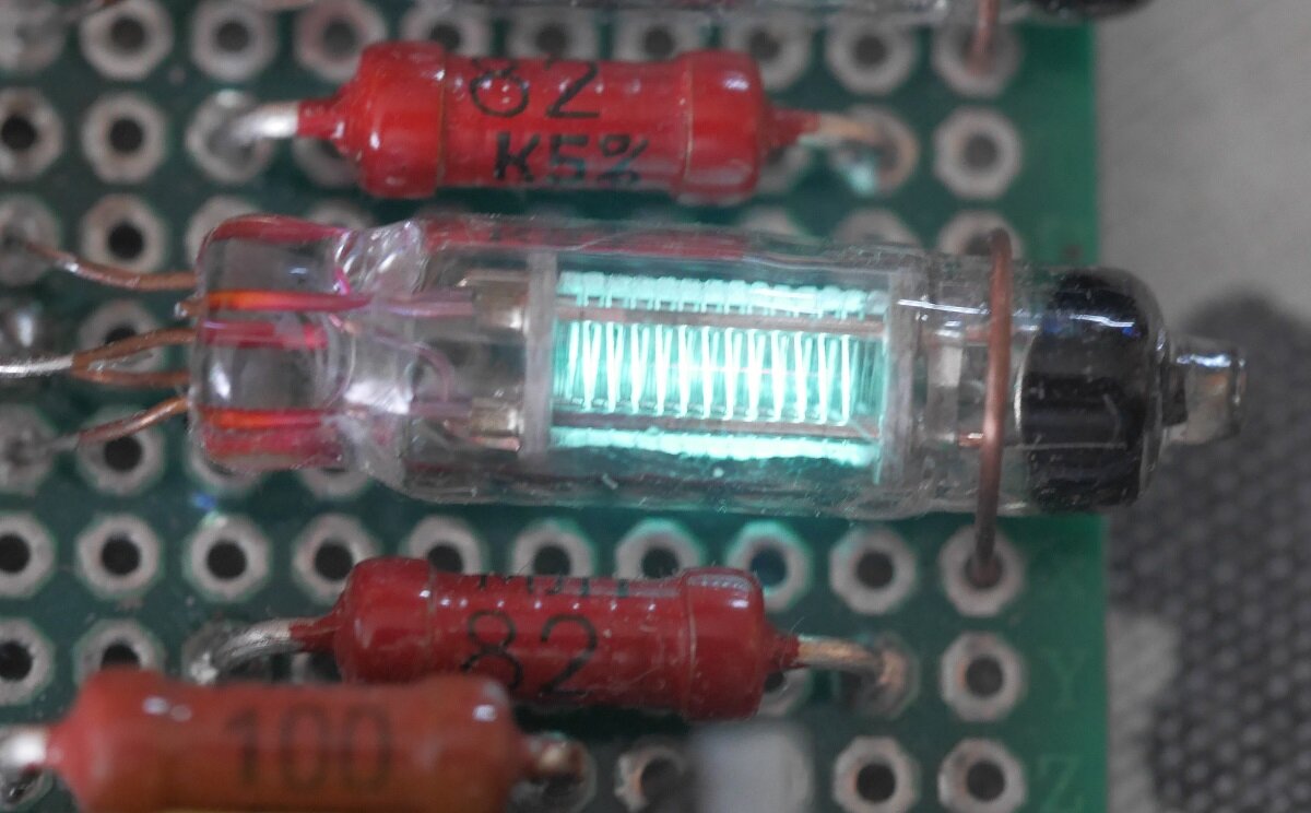 Вакуумный люминесцентный индикатор ИВ-15