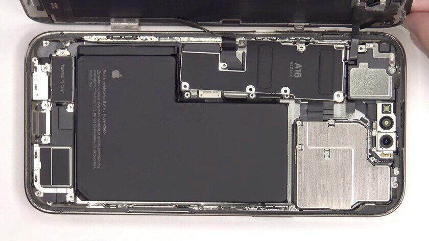    Вот что увидят пользователи, если снимут экран новенького айфона. Фото: YouTube