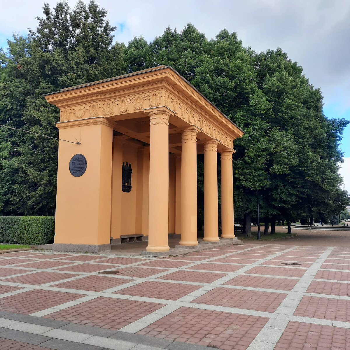 File:СПб. Парк Победы пруд Адмиралтейский. 3.JPG - Wikimedia Commons