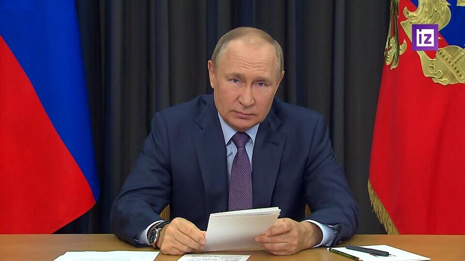     Путин фразой "Хлеб — всему голова" указал на важность урожая в России Скриншот видео