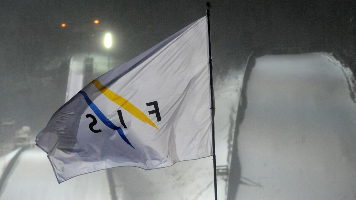    Флаг FIS© AFP 2022 / MICHAL CIZEK