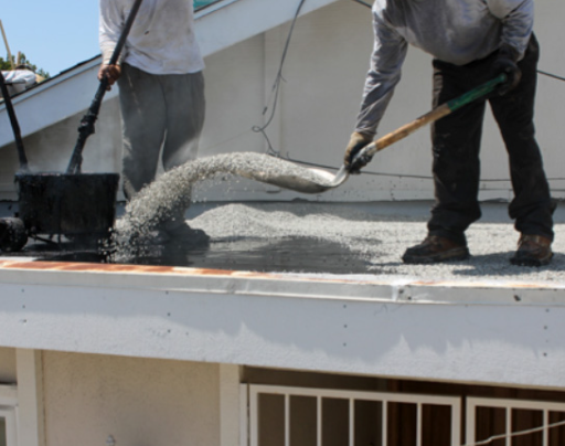 Засыпка битумного покрытия гравием мелкой фракции