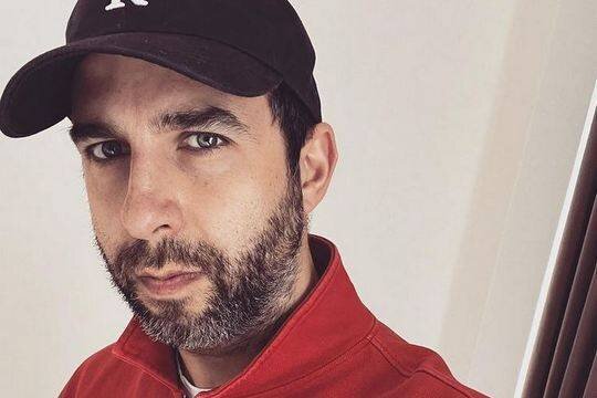    Иван Ургант опроверг слова Потапа о том, что рыдал в трубку и просил прощения за Россию из-за спецоперации
