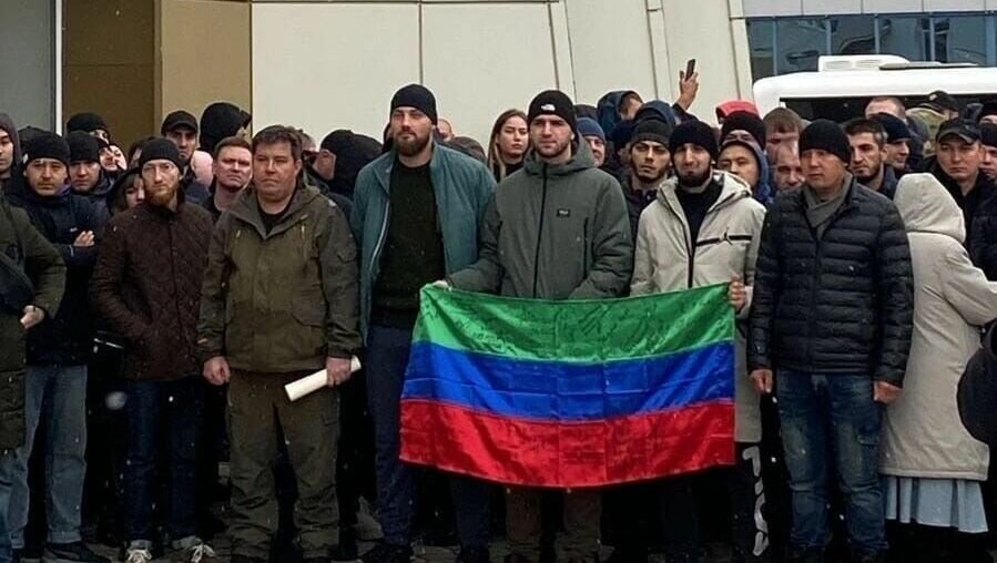     Резервисты пройдут обучение и отправятся на Украину.