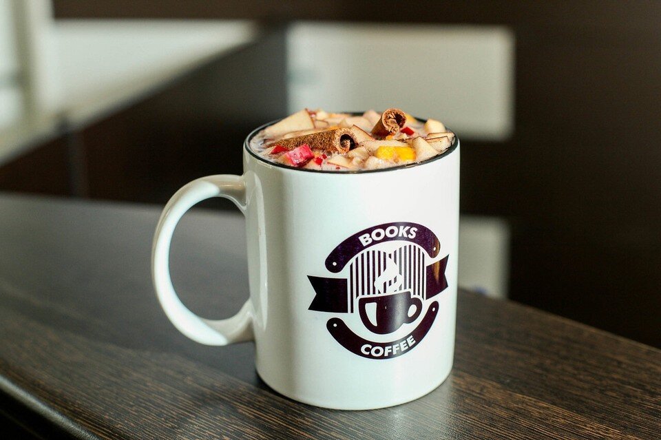     Что может быть прекраснее пряного напитка яркой осенью. Фото: архив