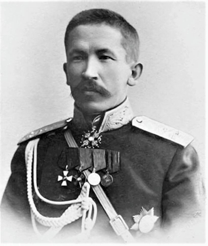 Лавр Георгиевич Корнилов (18 (30) августа 1870, Усть-Каменогорск, Семипалатинская область, Омская губерния, Российская империя — 31 марта (13 апреля) 1918, Екатеринодар, Кубанская область) — русский военачальник, генерал от инфантерии. Военный разведчик, военный атташе, путешественник-исследователь. Герой русско-японской и Первой мировой войн. Верховный главнокомандующий Русской армией (июль — август 1917). Кавалер ордена Святого Георгия 3-й и 4-й степени, а также Золотого оружия «За храбрость». В годы Гражданской войны — один из главных руководителей Белого движения на Юге России, первый командующий Добровольческой армии. Погиб в бою.