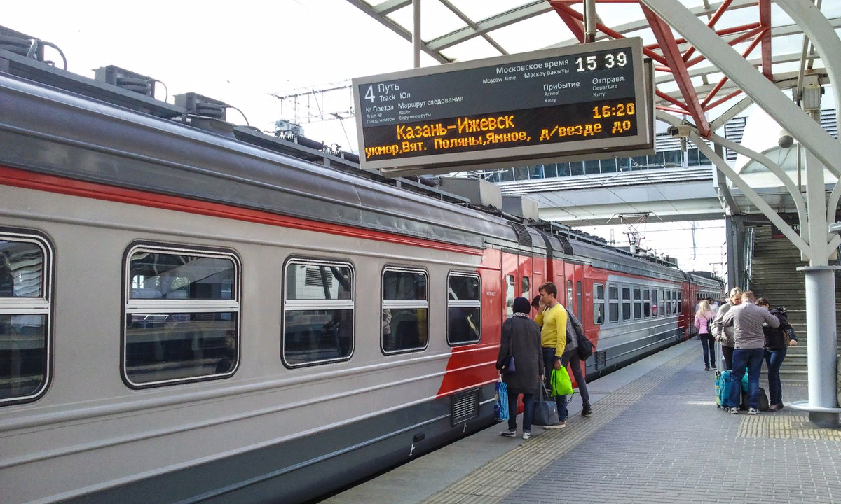 Указатель платформы. Белорусский вокзал 3 путь. Станция курская мцд 2. Станция мытищи первая платформа. 1 путь 2 платформа.