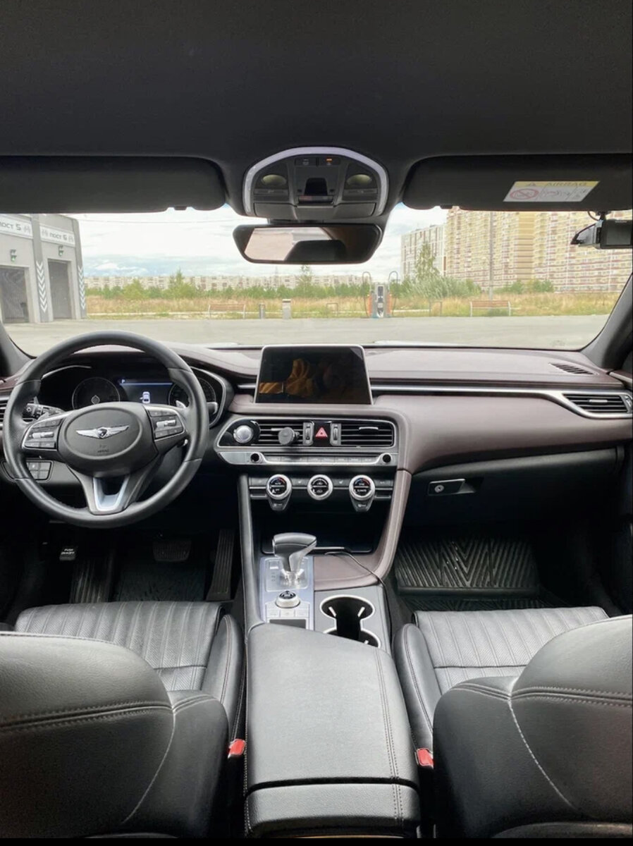 Салон Genesis G70 в базовой комплектации 