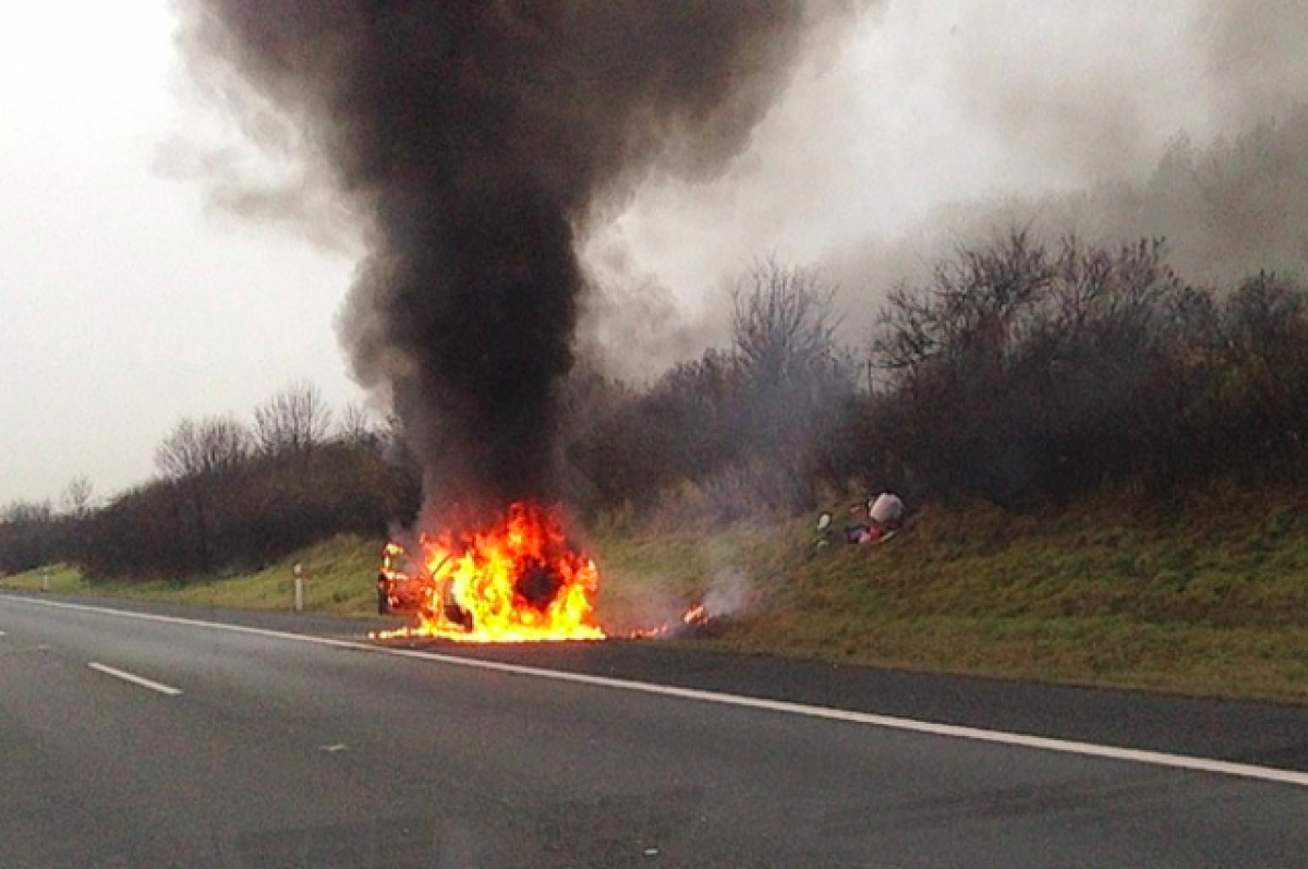    В Перми во дворе жилого дома загорелись автомобили