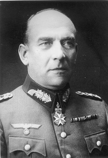 Николаус фон Фалькенхорст (17 января 1885 — 18 июня 1968) — германский военачальник времен Первой и Второй мировых войн. Именно он осуществлял операцию «Везерюбунг», в результате которой были завоеваны Дания и Норвегия. В дальнейшем руководил действиями германского контингента в Норвегии, в том числе во время нападения на Советский Союз - Википедия