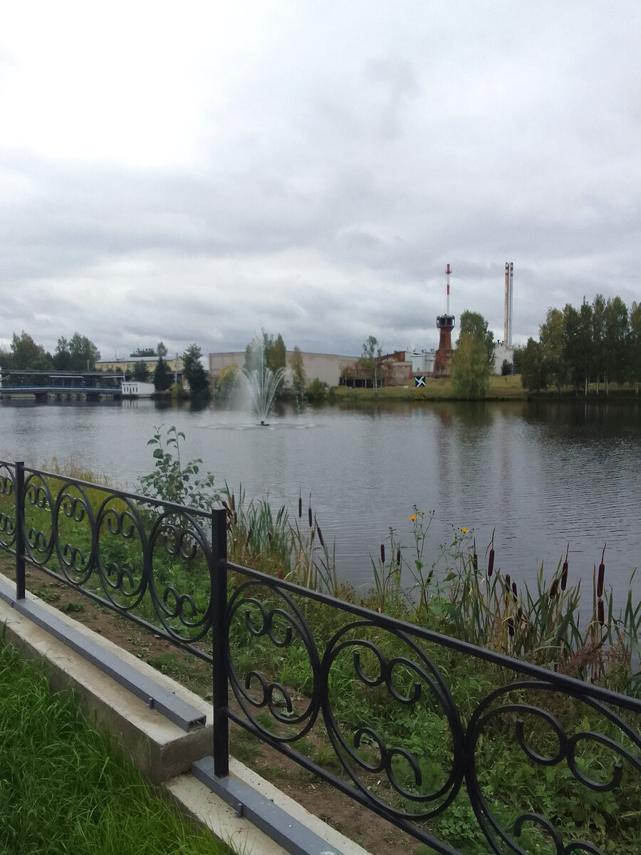 Река Осуга и фабрика на том берегу. Г. Кувшиново