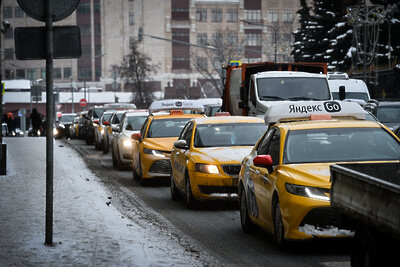    Автомобили зимой в Москве ©Александр Манзюк РИАМО