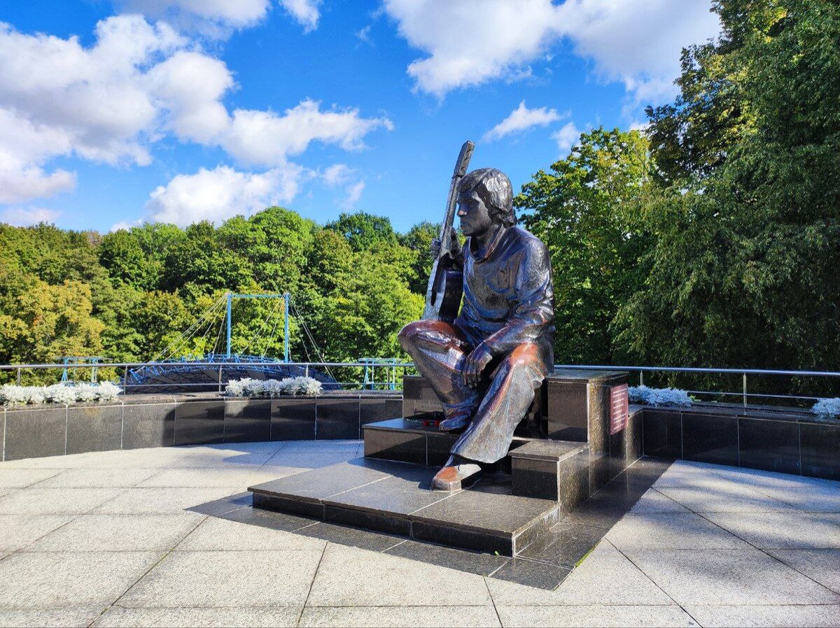 Памятник Владимиру Высоцкому в Калининграде. Источник — dzen.ru/pa_myatnik