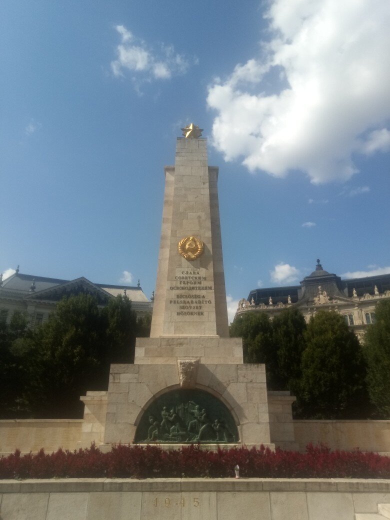 Памятник Советским Солдатам