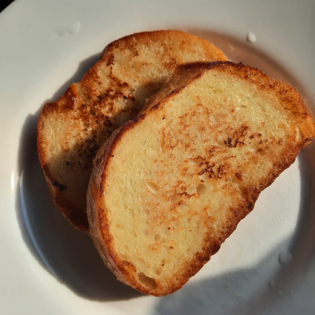 Гренки из белого хлеба со сгущенкой