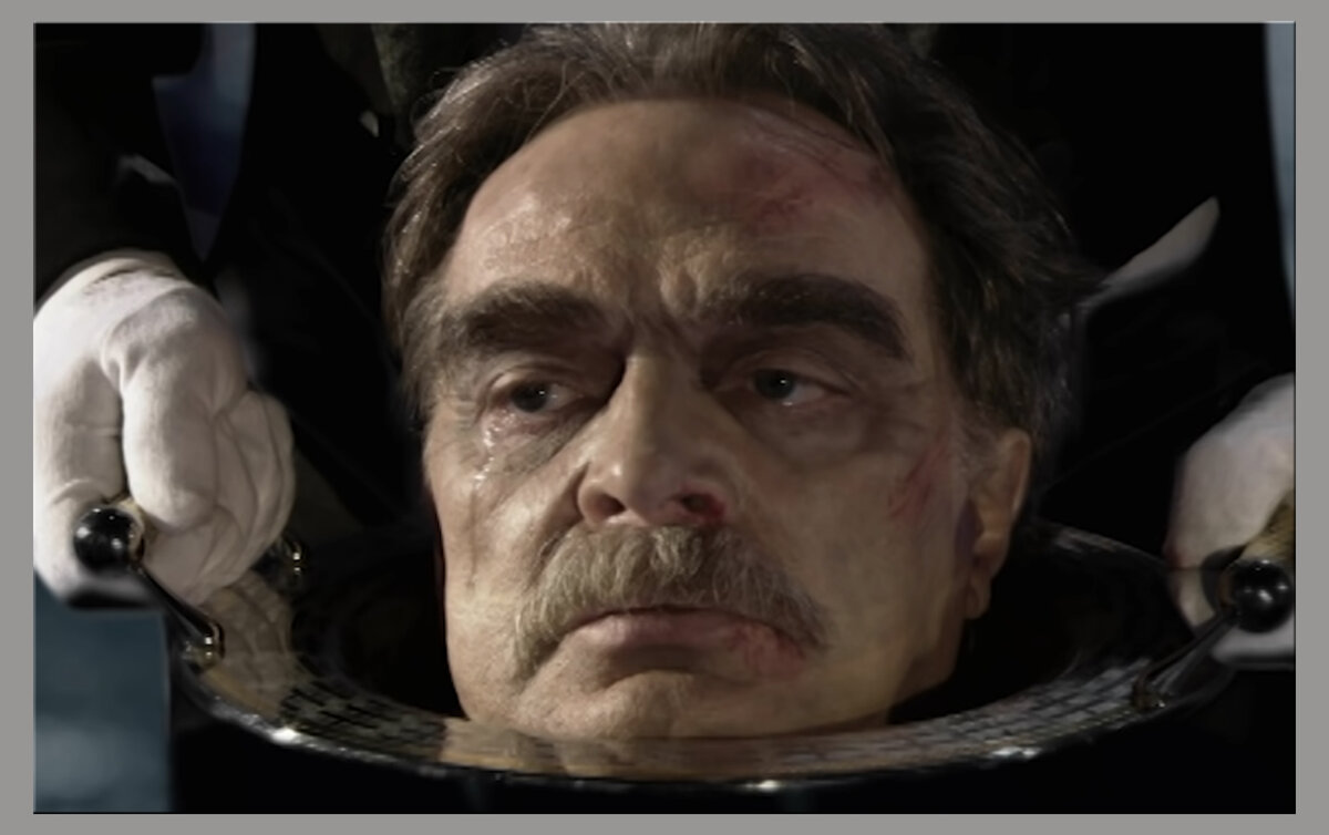 Голова Берлиоза на балу у сатаны. Кадр из фильма "Мастер и Маргарита" в экранизации Юрия Кары