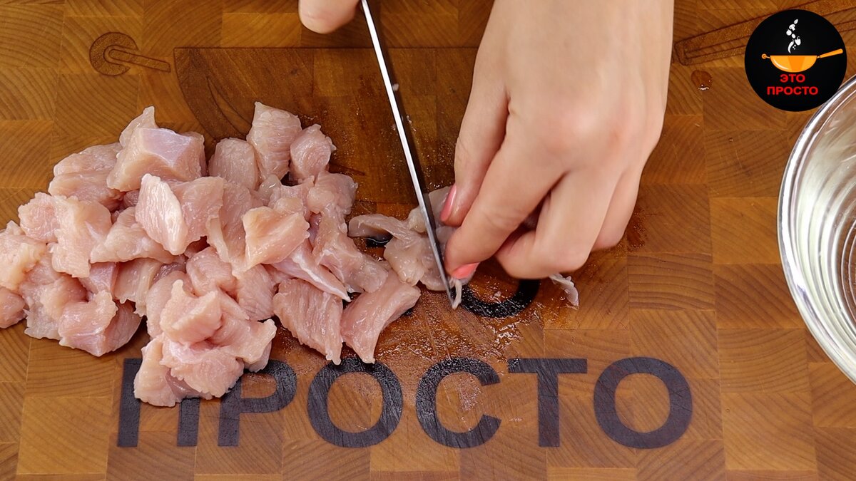 Фото можно листать влево