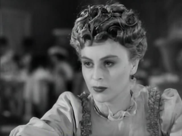 Галина Супрунова в роли Хризантемовой в фильме "Лично известен"