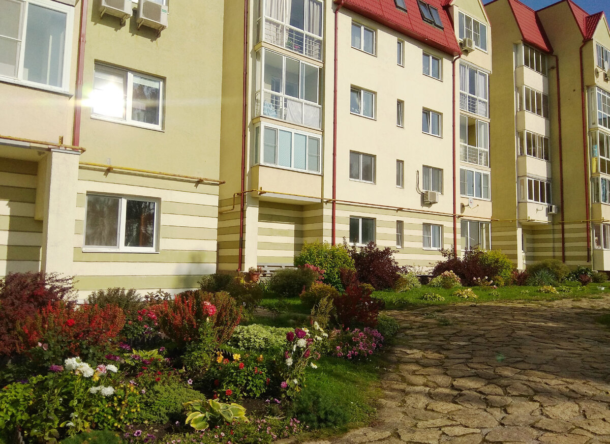 Цветы на Рощинской. Екатеринбург. 