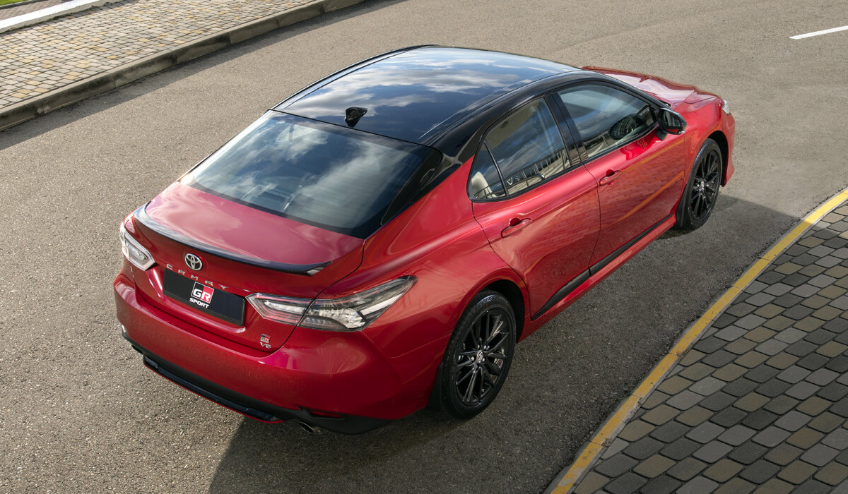 Toyota Camry XV 70 красная