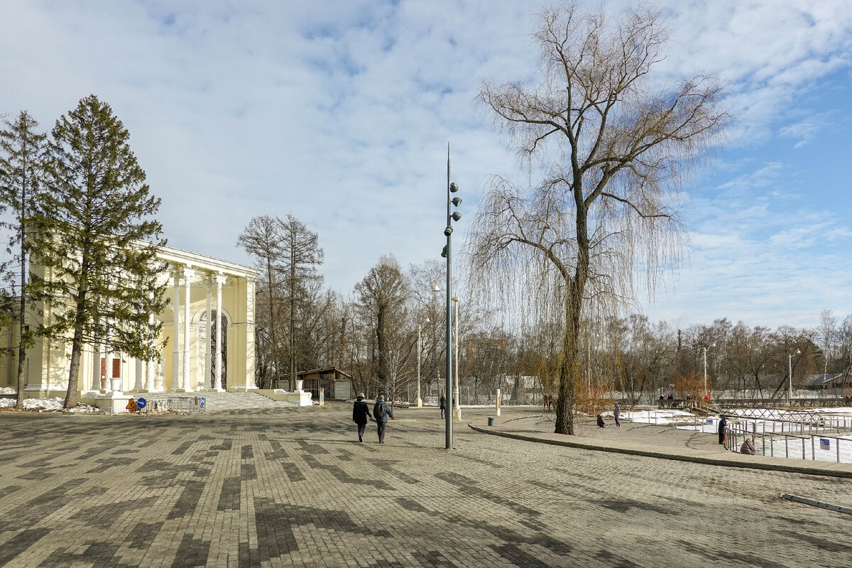 Пешеходная прогулка по северо-востоку Москвы. Небоскребы, недостроенные ТЦ,  военная техника и многое другое | Самый главный путешественник | Дзен