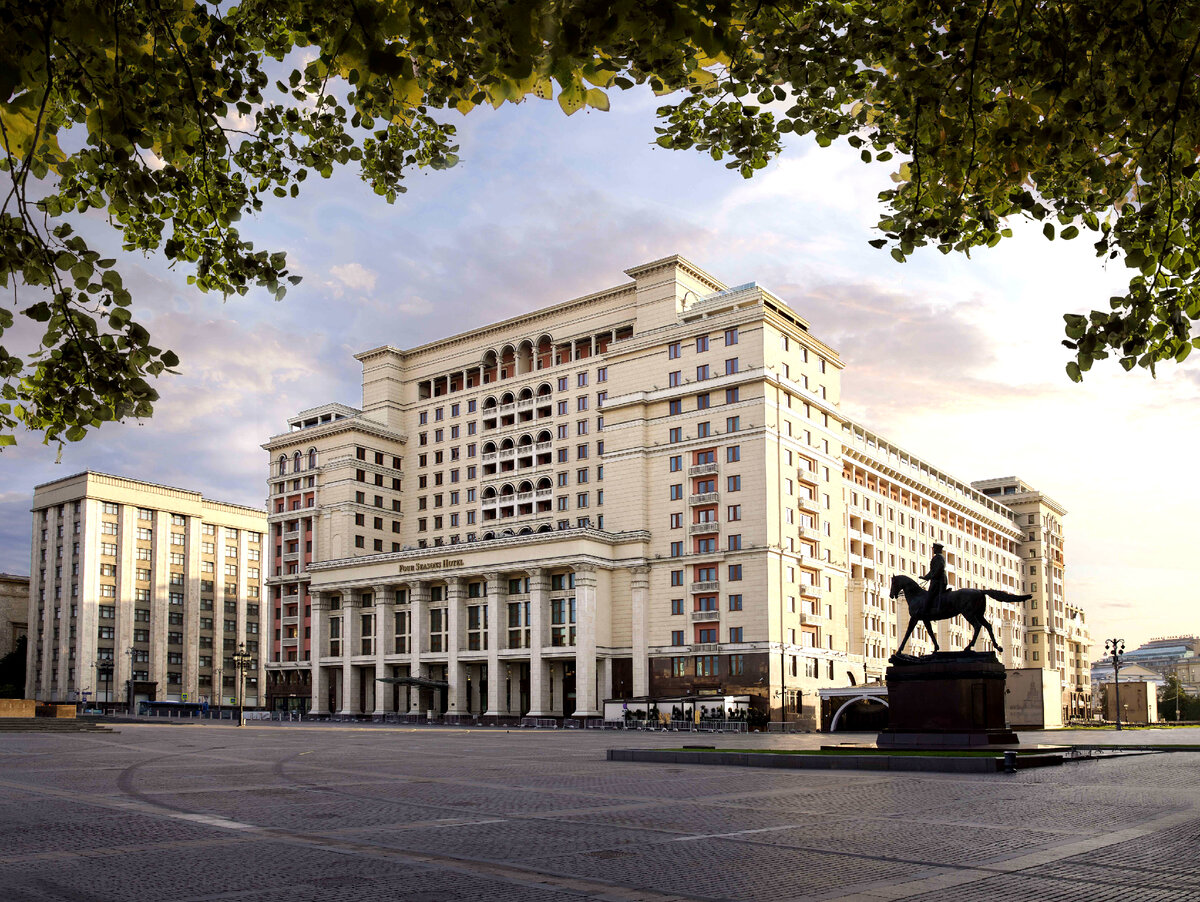 Площадь гостиницы. Отель four Seasons в Москве. 4 Seasons Москва отель. Гостиница Москва four Seasons Hotel. Охотный ряд 2 гостиница four Seasons.