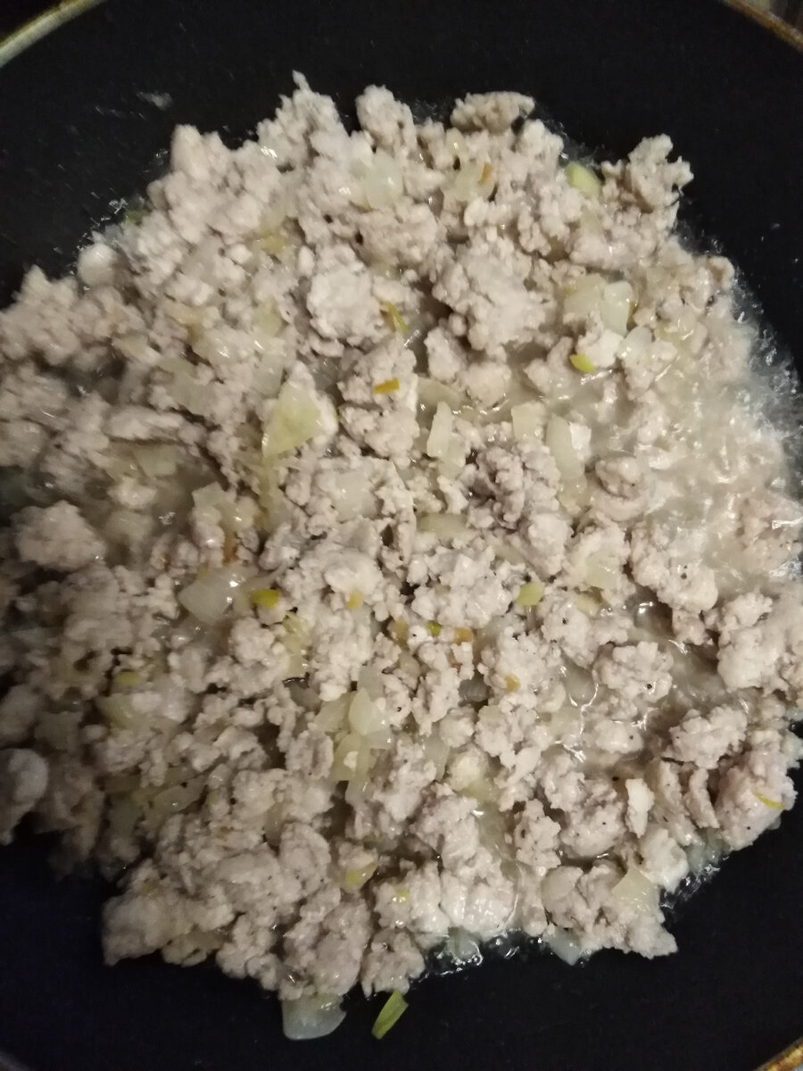 Начинку остудить в холодильнике. 