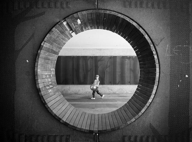 Фрейминг с помощью круглой естественной рамки