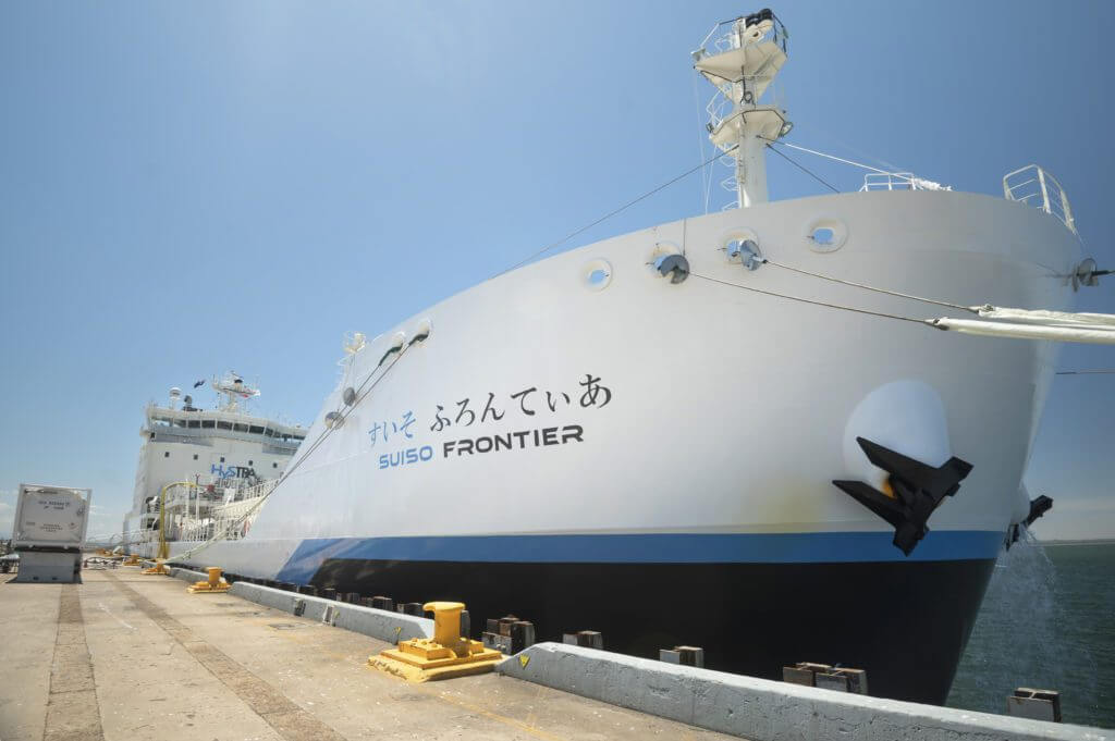 Танкер Suiso Frontier под загрузкой у причала п. Гастингс (Австралия) / Фото: HESC