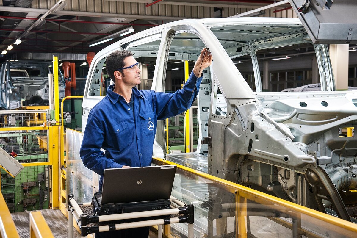 Если бы автомобили делались не серийно, а штучно - цена на каждый современный автомобиль начиналась бы от 100 млн долларов