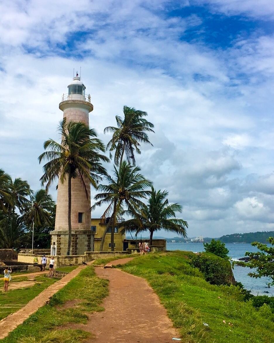 Шри ланка sri lanka. Остров Цейлон Шри Ланка. Храм в Бентоте Шри Ланка. Тангалле Шри Ланка город. Панама Шри Ланка.